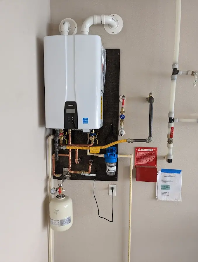 Professional plumber installing copper piping in a Circleville home